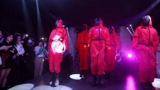 هالوين في حانة KPOP: تأثير لعبة Squid Game ورقص Bar Bar Bar/ فرقة Crayon Pop/ تعاون مذهل مع itzy/ أج