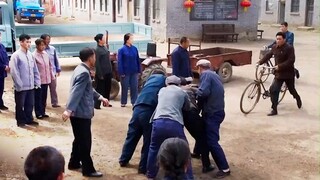 千金玉米放在粮库，不料库管玩忽职守，玉米全毁了