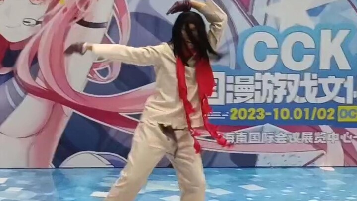 Ông chú từ thế giới khác nhảy Tân Bảo Đảo tại hội chợ anime