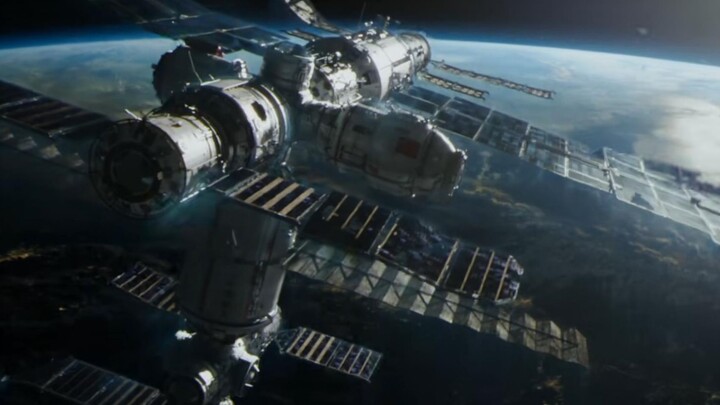 The entire global space station is destroyed—only China's space station survives! American astronaut