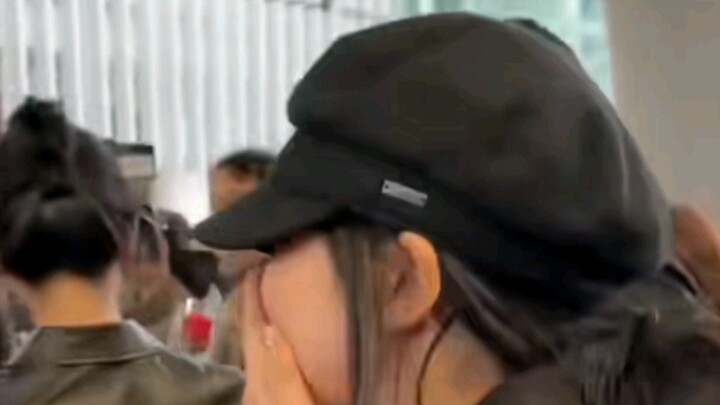 The way this male fan made Ning Yizhuo remember him—haha, I nearly peed myself laughing! He kept cal