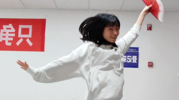 Bukan karena saya pemalu di sosial, tapi kalau pakai headset, tablet jadi lebih irit baterai (//∇//)