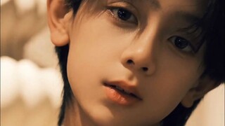 I ran into a 13-year-old handsome boy who looks exactly like half of the entertainment industry!!!