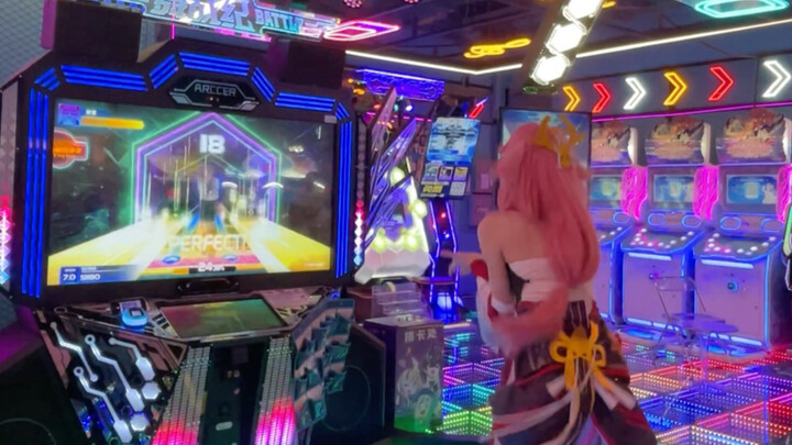 هل سبق لك أن رأيت ثعلبًا يلعب آلة الرقص؟