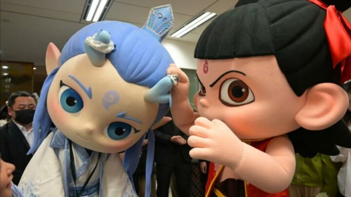 It’s so cute to see the little dragon wearing a hair tie on its horn【Nezha: Reborn in the Sea】