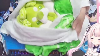 Japanese Lolita appeared on the live broadcast with her baby and looked for her father in the live b