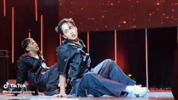 sabi mo wala Kang talent ang galimg mong sumayaw Rab !🖤