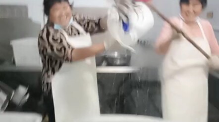 How do cafeterias clean the trays?