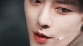 Xiao Zhan: "When we first met that year, it was as beautiful as a fairy in a painting in a dream"