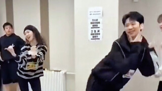 这两人跳得像那个kpop Challenge【思念成吉】喜人奇妙夜主题曲