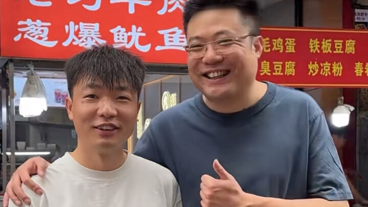 Hai vị Tư Mã được nghỉ phép! Cùng hẹn cô gái xinh đẹp ra ngoài vui chơi, ăn uống!