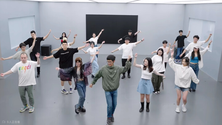 Apa! Bos Film & TV Hurricane, Tim, Menari Lagu “Gokuraku Jodo”!