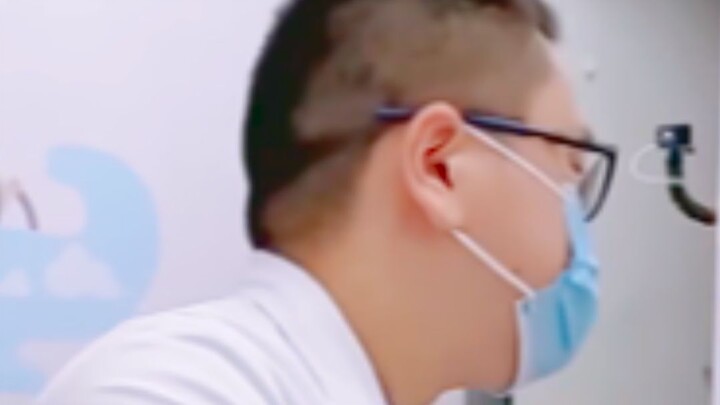 “Bác sĩ Nhấp Nháy” xem đoạn đầu thì thấy bé thật đáng yêu, đến đoạn sau mới biết phụ huynh thời nay 