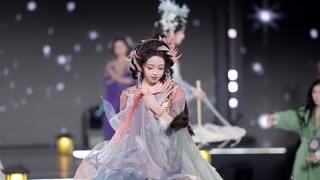 翩若惊鸿，婉若游龙，li十七国风大典走秀