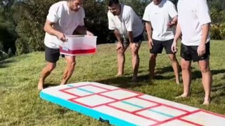 『歪果仁游戏挑战』跳格子这么普及的吗