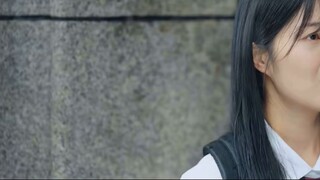 Tapi dia memanggil tuannya! Siapa yang akan menolak anjing besar lugu yang tingginya 1,9 meter, bisa