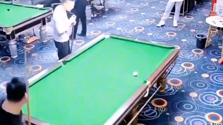 Boss: The table fee is waived; checking the surveillance footage costs 2,000.