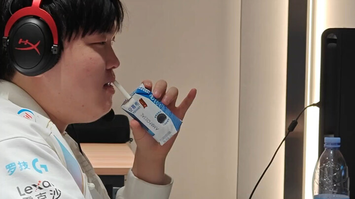 Kartumu benar-benar dimainkan dengan sangat baik, miaw! [BLG Bulululu_Thumbs Up]