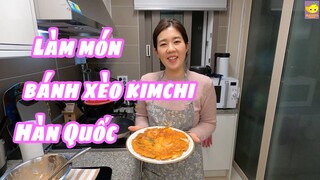 Làm món ăn hàn quốc. Cách nấu món bánh xèo kimchi Hàn Quốc. 김치전 만드는 방법.