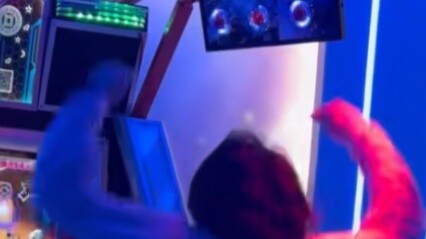 Teacher YaYa danced to EXO's Roar