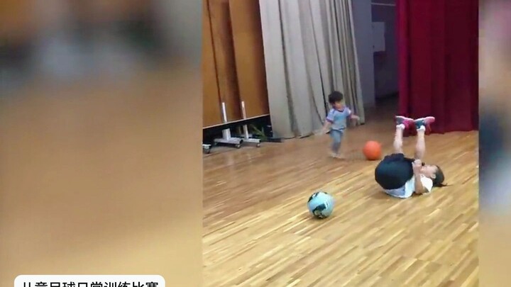 Sorotan latihan harian dan kompetisi sepak bola anak-anak