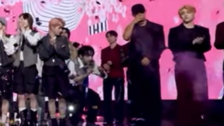 Baru saja sopan-santun menyapa senior SVT, detik berikutnya langsung ketakutan sampai nggak berkutik