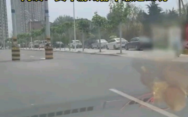 This road is way too dangerous—even racing games wouldn’t dare let you drive like this!