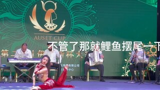 Khi diễn viên hài và tay trống Trung Đông ngẫu hứng nhảy một điệu...