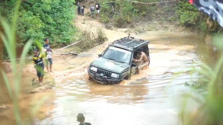 mobil berenang