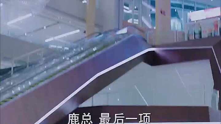 المديرة الجميلة العزباء تكرّس نفسها بالكامل للعمل، رائعة حقًا!