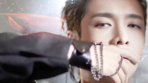 Zhang Yixing debuted his new song "Lotus" with a top-notch Krump choreography that shocked the stree