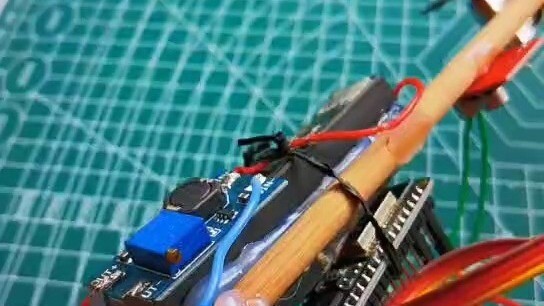 Thanh cân bằng PID làm từ một chiếc đũa