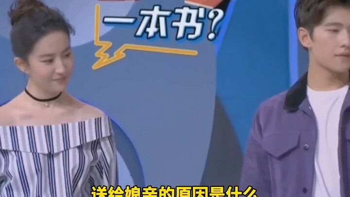 أضحكني حتى الموت! هو ما زال في السادسة فقط، كيف يمكنه أن يخدع الناس؟ هههه!