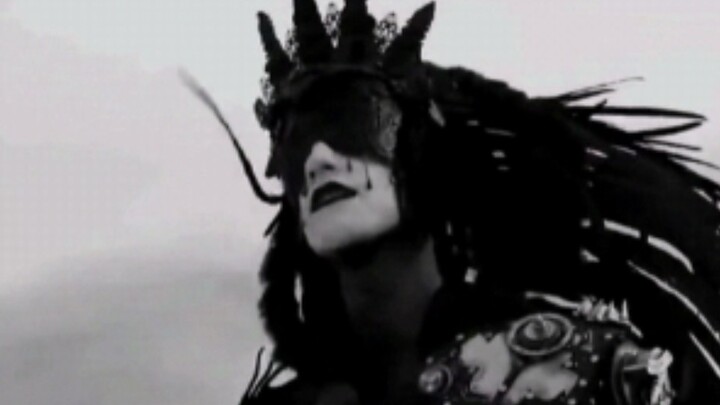 Rising from the ashes, the Heavenly Emperor has finally returned.