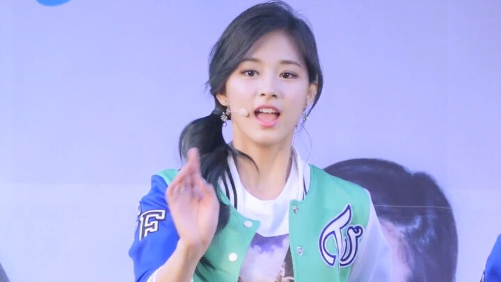 160507 TWICE Zhou Ziyu chụp cận mặt siêu đẹp, ảnh fan chụp rất thanh lịch