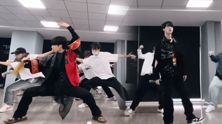 【เหยียน ฮ่าวเซียง】หนุ่มน้อย ON FIRE ไฟลุกท่วมเวอร์ชันห้องซ้อม “ดาวหม่าตั้น” และ “บาบิโลน”