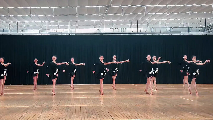 Cha Cha, Kelas 23 Kelas Standar Nasional Akademi Tari Beijing