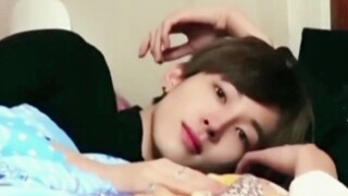 Help... why is it so cute and gentle, oh my god! It gently pats its little brother to sleep with tin