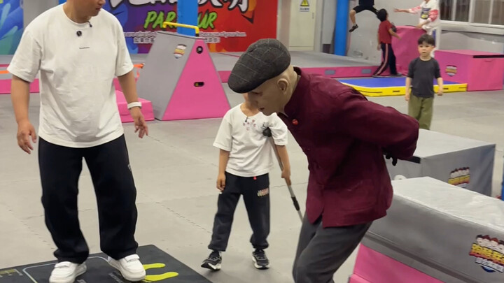 Pretending to be an old man, I’m giving Teacher Lei who teaches PE a little lesson on The Little Pri