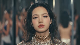 تم إصدار الفيديو الموسيقي لأغنية ليزا سولو الجديدة "NEW WOMAN feat. Rosalía"