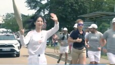 Người cầm đuốc Olympic 2024 Yang Zi cổ vũ cho các vận động viên Olympic Trung Quốc, các vận động viê