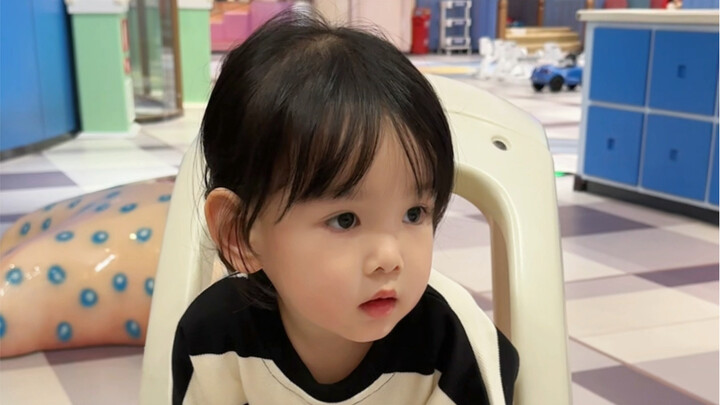 Cô ấy có vẻ bất hợp lý, nhưng những gì cô ấy nói lại rất hợp lý～