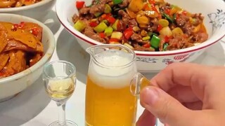 不要比錢，到了醫院都是紙；不要比房，你倒下了就是別人家；不要比車，你走了鑰匙就是別人的。