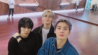 【Cha Eun-woo】Wajah Polos Rambut Ungu Ruang Latihan Tari ASTRO