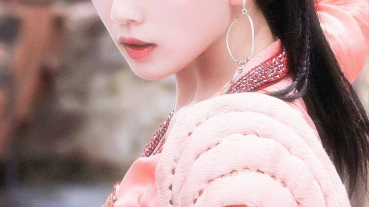 Who can relate!!! This single earring paired with a high ponytail has been haunting my thoughts for 