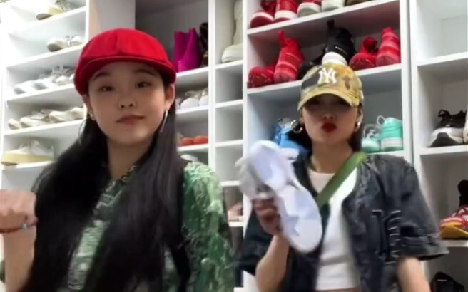 "Suami siapa yang menari di depan lemari sepatu?" XG Maknae dan leader fit check 230428