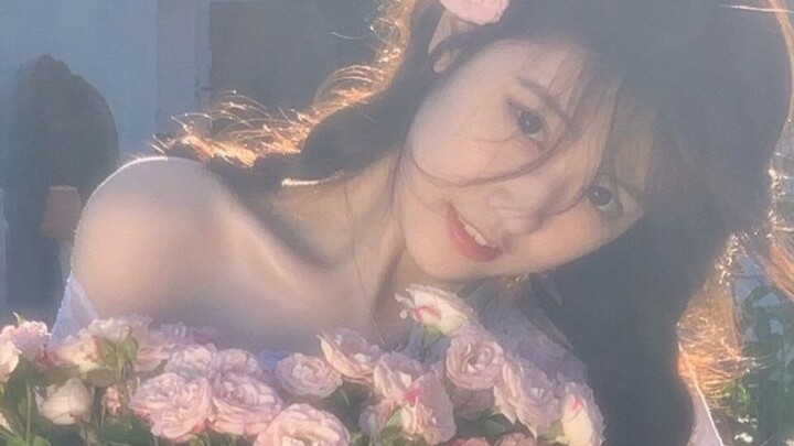 Summer’s here! Come snap photos with 100 gorgeous girls!