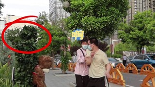 When the girl wanted to take a photo with the bear, the tree suddenly moved [Prank Challenge 97]