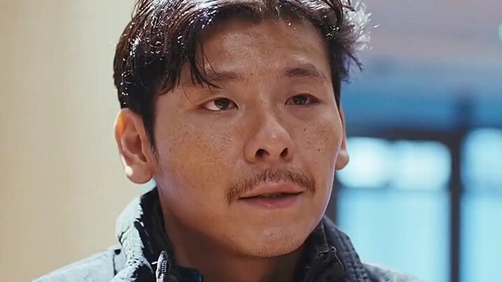 Người đàn ông vì tiền để con được phẫu thuật mà bất chấp đánh cược cả mạng sống của mình.