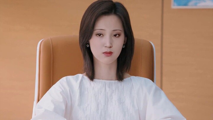 Miss Lin transforms into a chic urban lady—gentle and intellectual beauty!